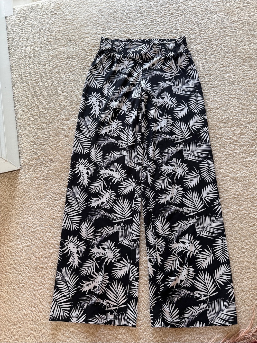 Carmen Marc Valvo Black and White Wide Leg Pants with Leaf Print